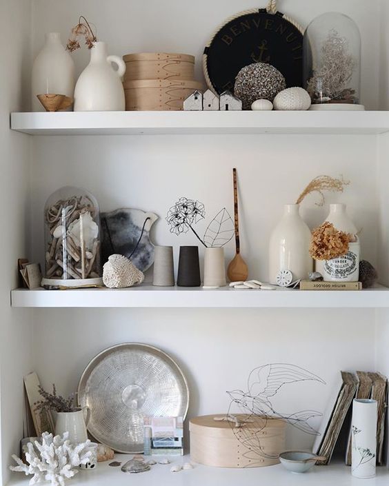 Stylists Army shelf styling