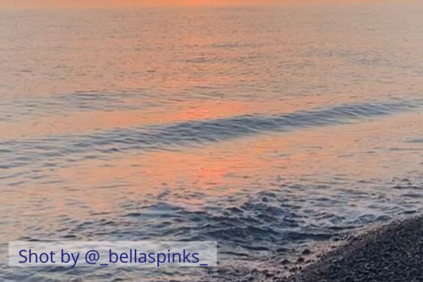 How to stay positive online in 2020. Sunset over the sea