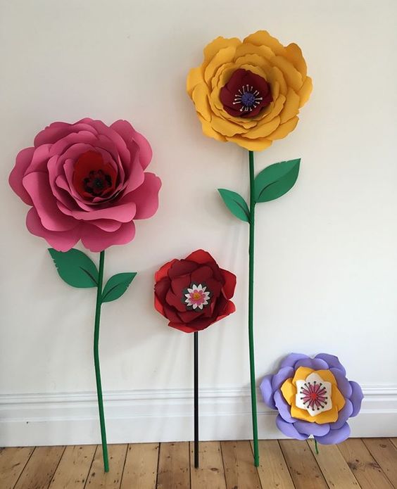 19 creative ways to use paper.Colourful handmade paper flowers.