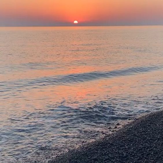 How to stay positive online in 2020. Sunset over the sea.