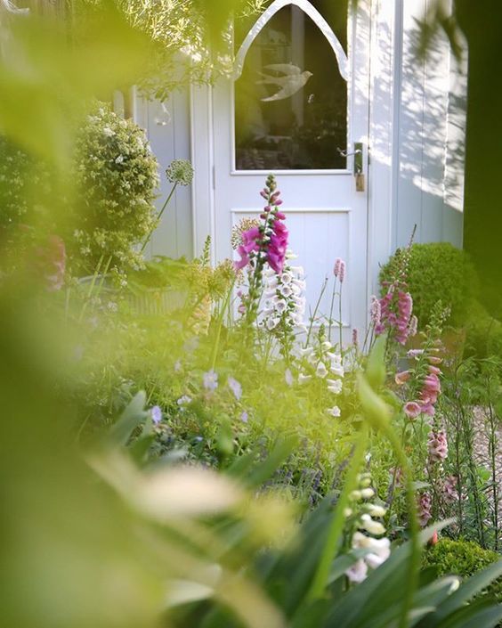 Garden style ideas from UK interior stylists. How to style with plants and outdoor furniture.