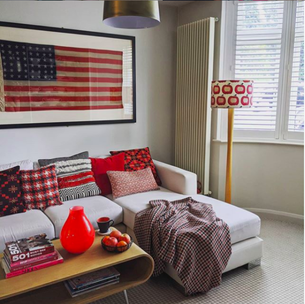 Living room featuring a red colour scheme