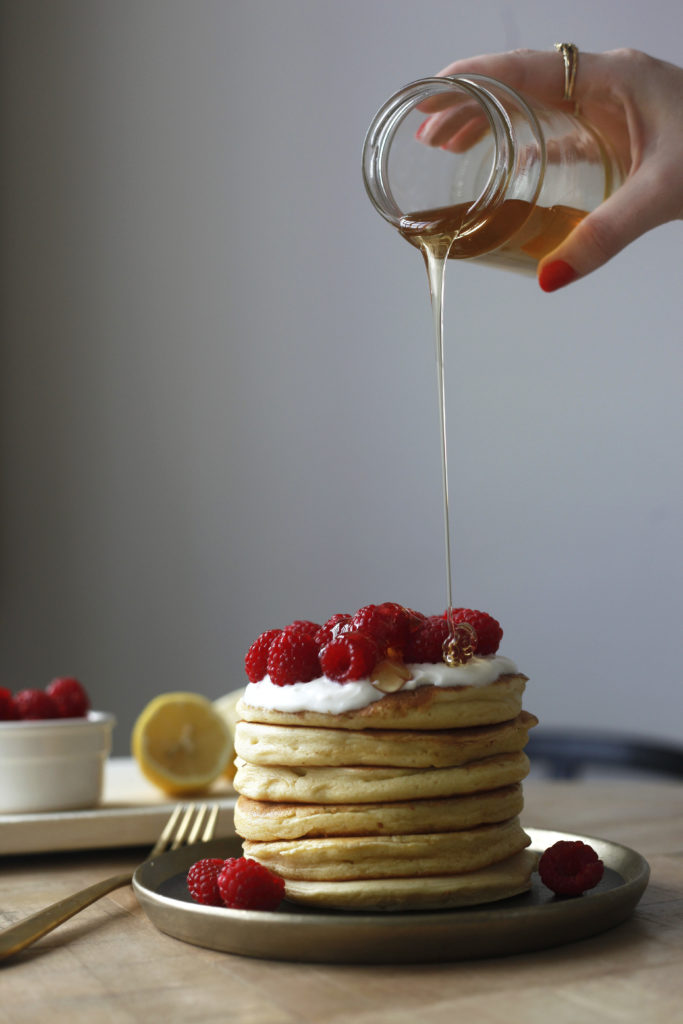 Pancakes (honey pour)